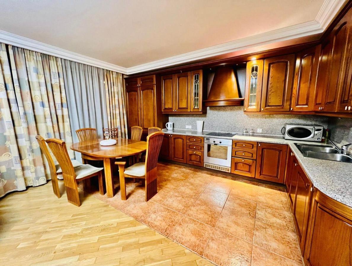 Family Spacious 3 Bedroom Apartment In The Middle Of City Center, Next To North Avenue Erywań Zewnętrze zdjęcie