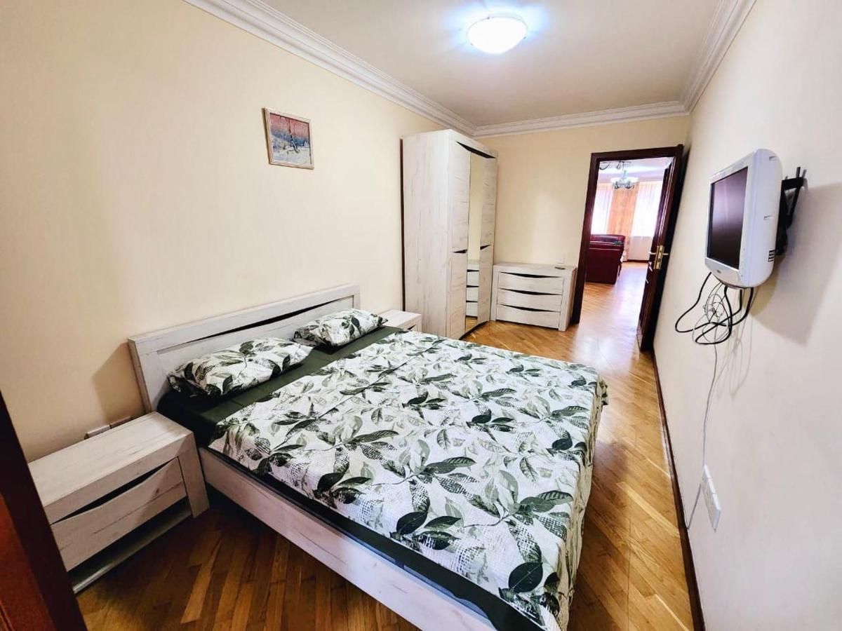 Family Spacious 3 Bedroom Apartment In The Middle Of City Center, Next To North Avenue Erywań Zewnętrze zdjęcie