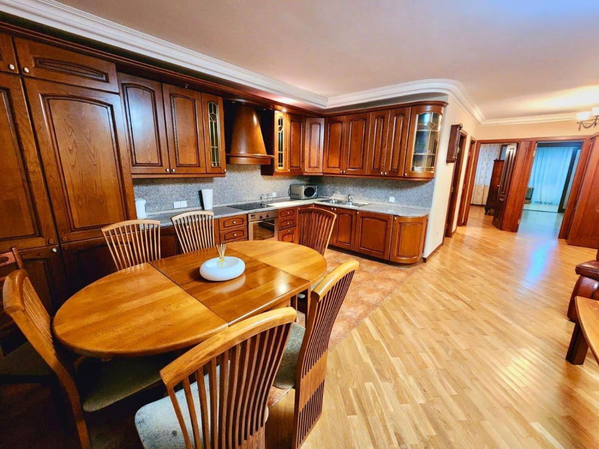 Family Spacious 3 Bedroom Apartment In The Middle Of City Center, Next To North Avenue Erywań Zewnętrze zdjęcie