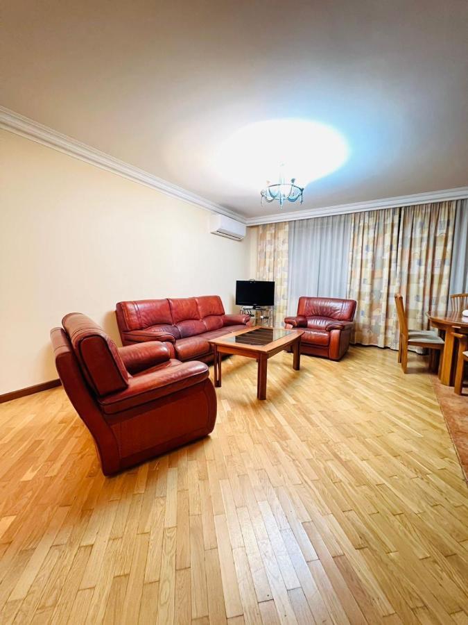 Family Spacious 3 Bedroom Apartment In The Middle Of City Center, Next To North Avenue Erywań Zewnętrze zdjęcie