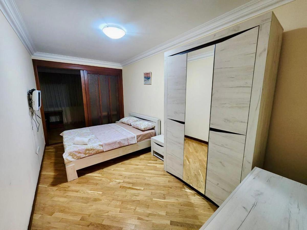 Family Spacious 3 Bedroom Apartment In The Middle Of City Center, Next To North Avenue Erywań Zewnętrze zdjęcie